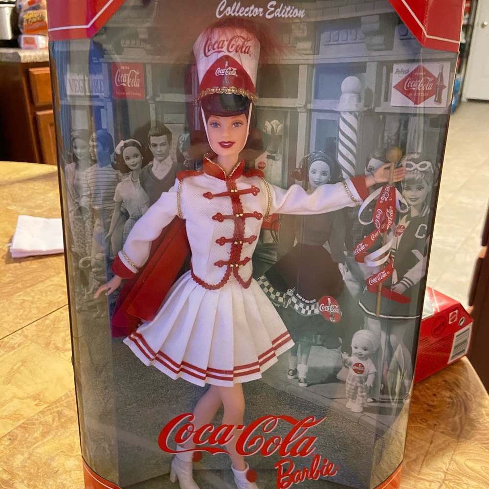 NIB Coca Cola Majorette Barbie 2001 5th series